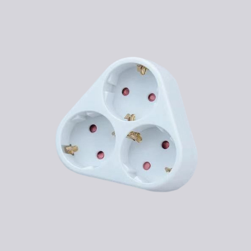 G01-03A nemecký typ tri okrúhle zástrčky trojuholníkový adaptér