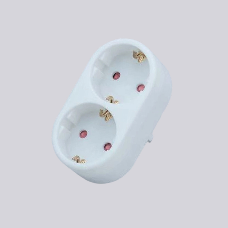 G01-02 nemecký typ adaptéra na dve okrúhle zástrčky