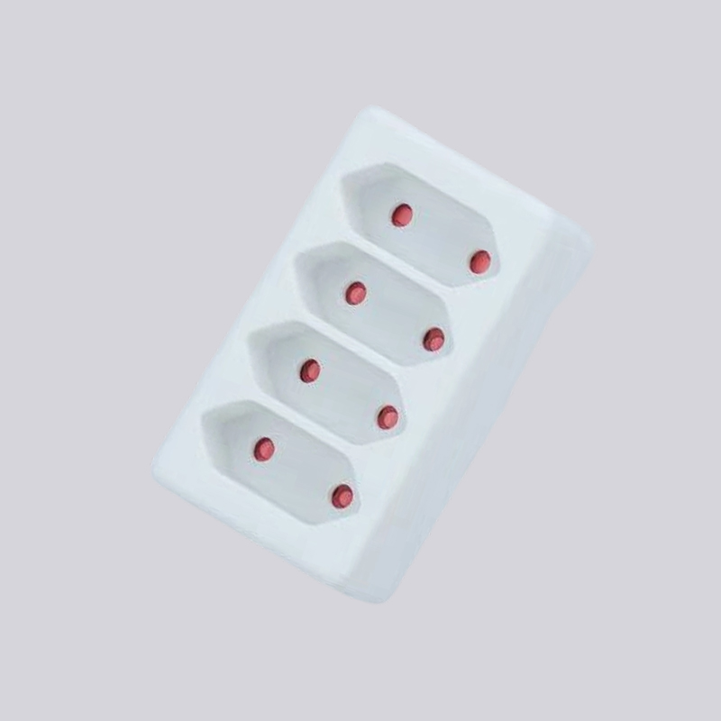 Adaptér na štyri ploché zástrčky nemeckého typu G01/4